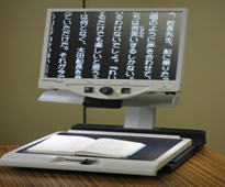 拡大読書器の写真