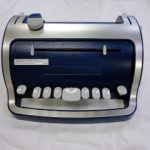 点字タイプライターの写真